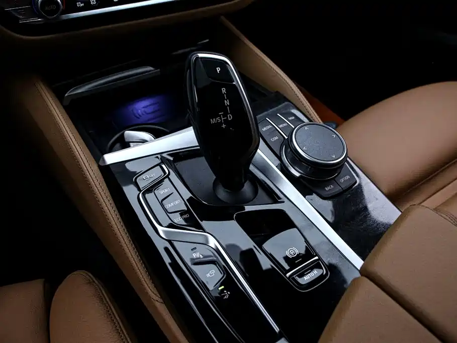 BMW 6 Series GT 2024 — фото 9