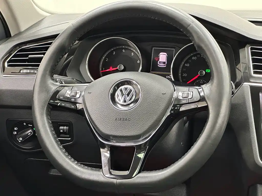 Volkswagen Tiguan L 2018 — фото 17