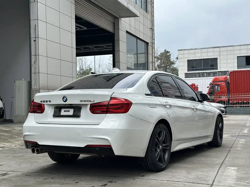 BMW 3 Series 2018 — фото 6
