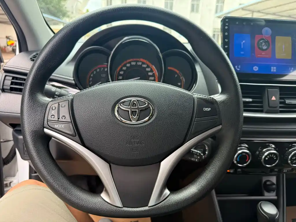 Toyota Yaris L 2022 — фото 13