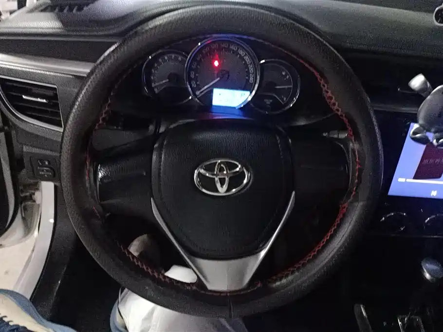 Toyota Corolla 2016 — фото 15