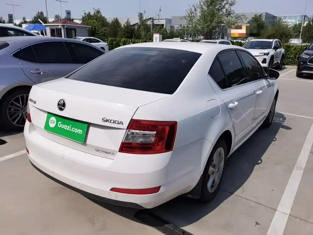 Skoda Octavia 2015 — фото 7