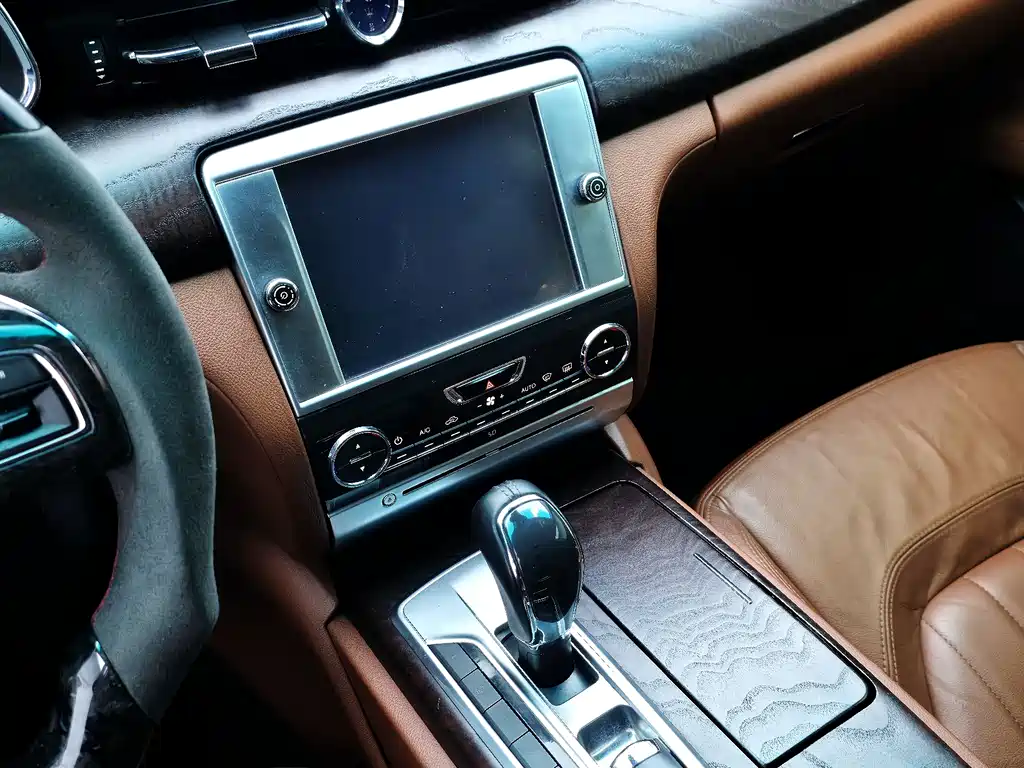 Maserati Quattroporte 2015 — фото 14