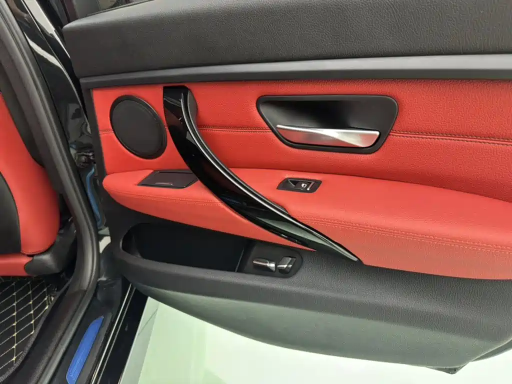 BMW 3 Series 2017 — фото 18