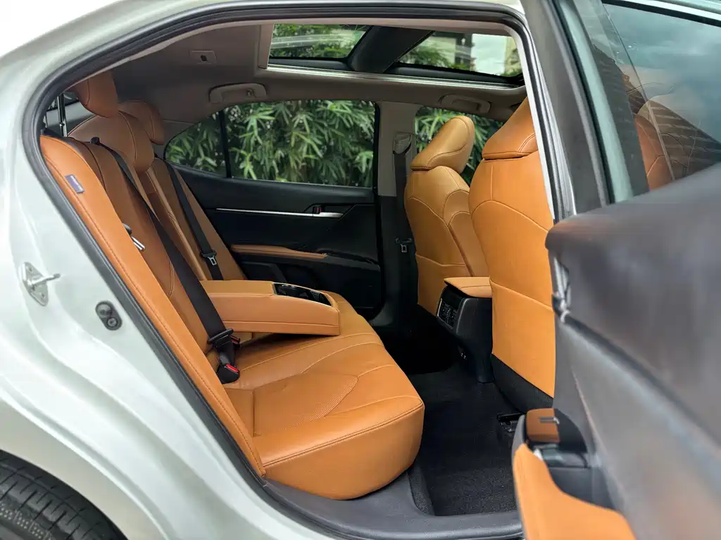 Toyota Camry 2022 — фото 11
