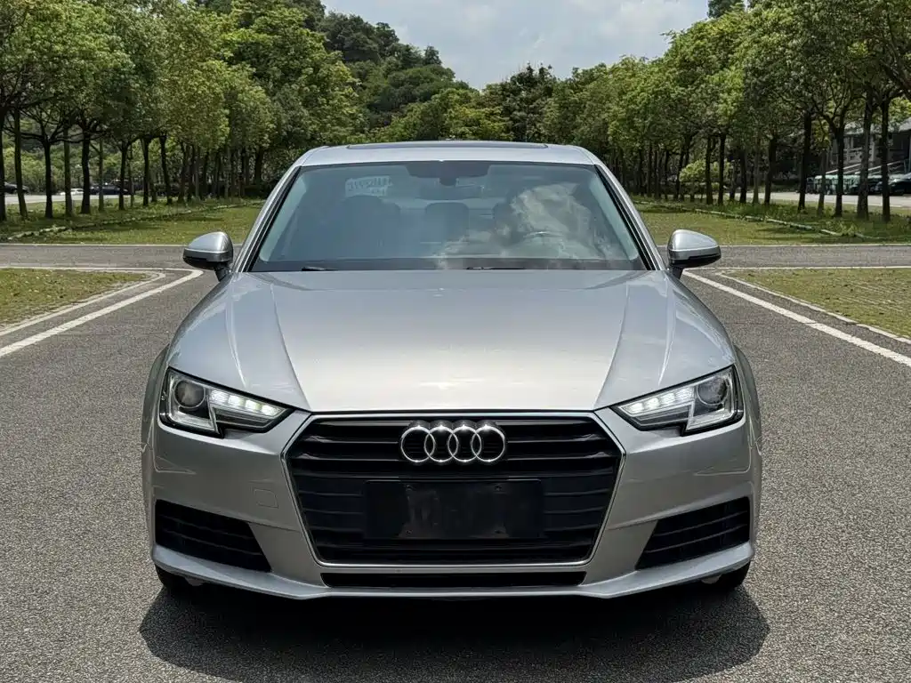 Audi A4L 2016