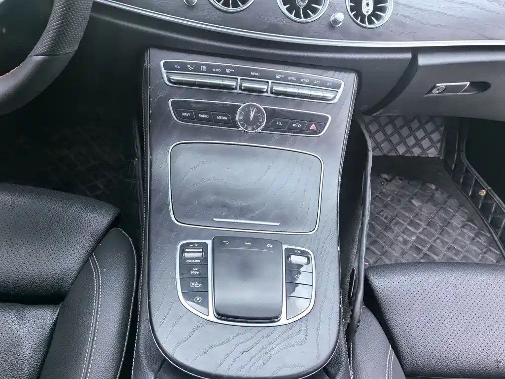 Mercedes-Benz E-Class 2019 — фото 17