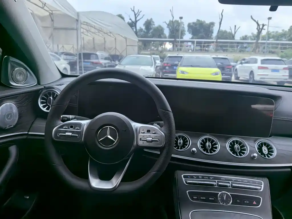 Mercedes-Benz E-Class 2019 — фото 18