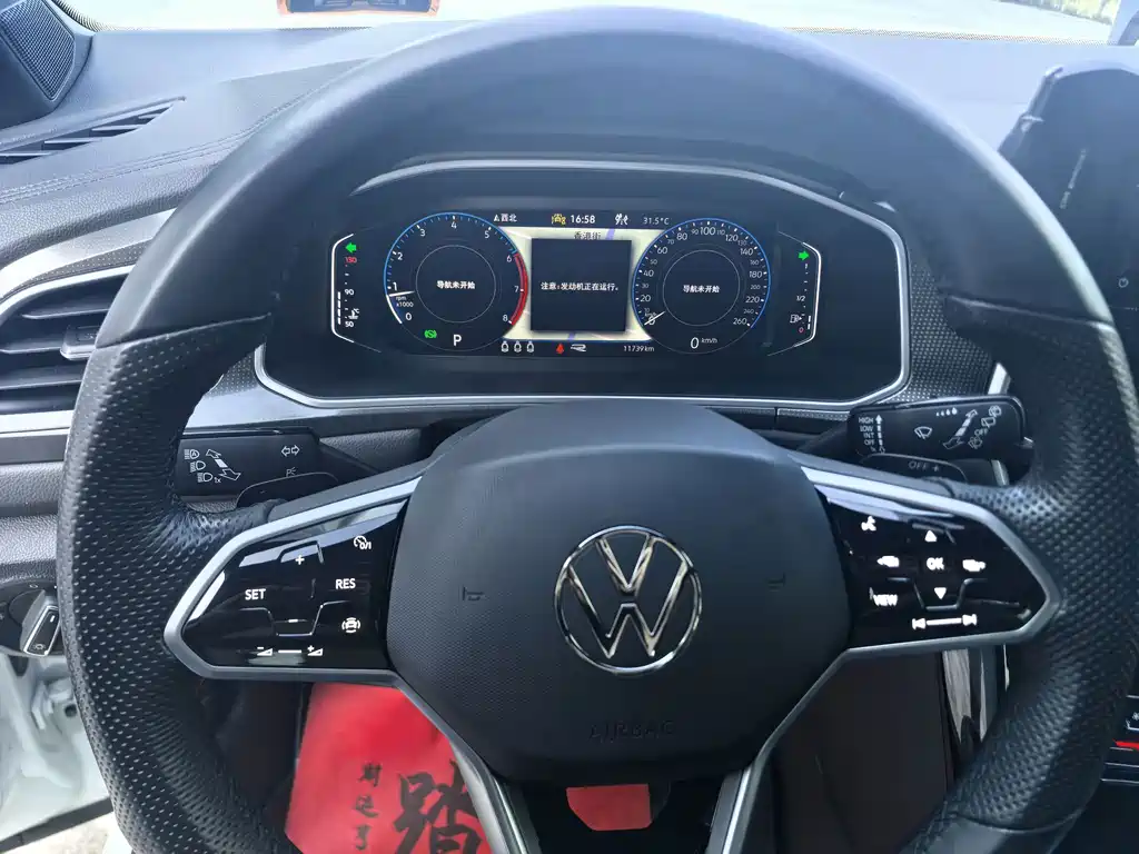 Volkswagen T-Roc 2023 — фото 12