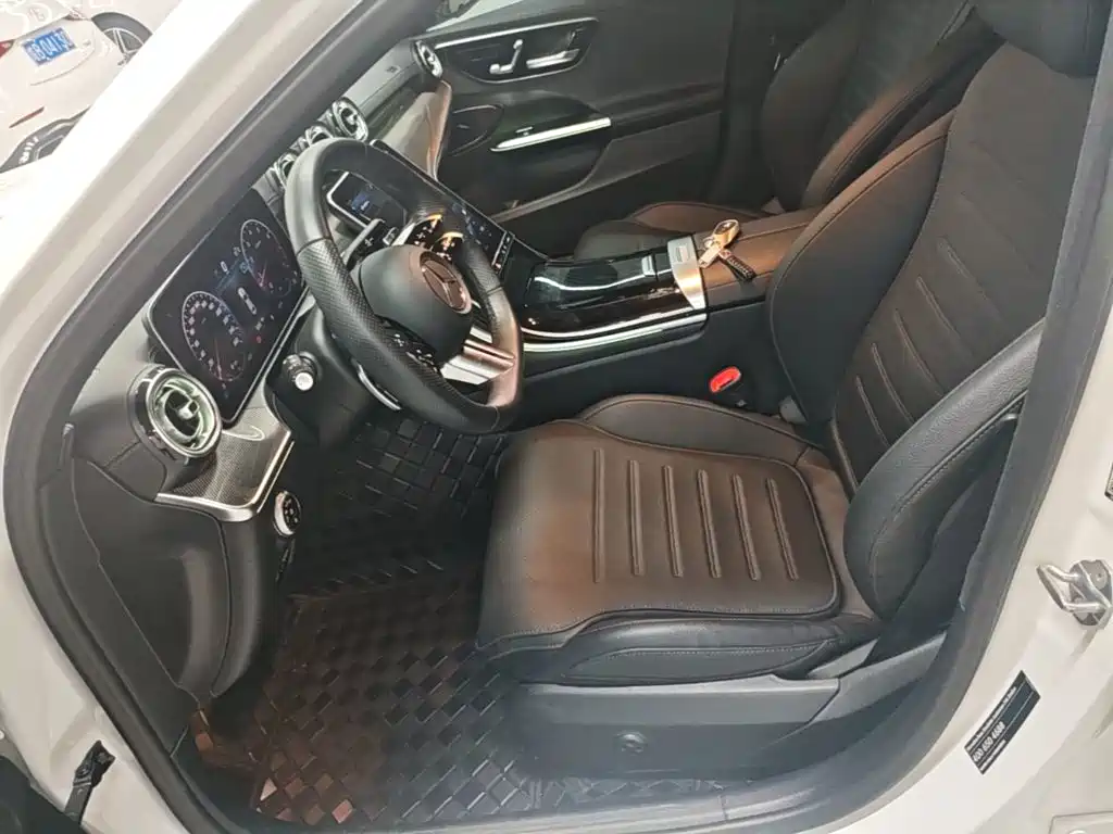 Mercedes-Benz C-Class 2023 — фото 15
