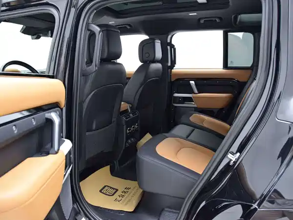 Land Rover Defender 2023
