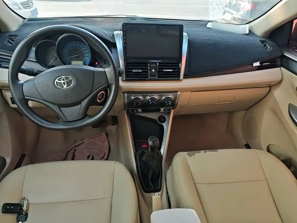 Toyota Yaris L 2016 — фото 10