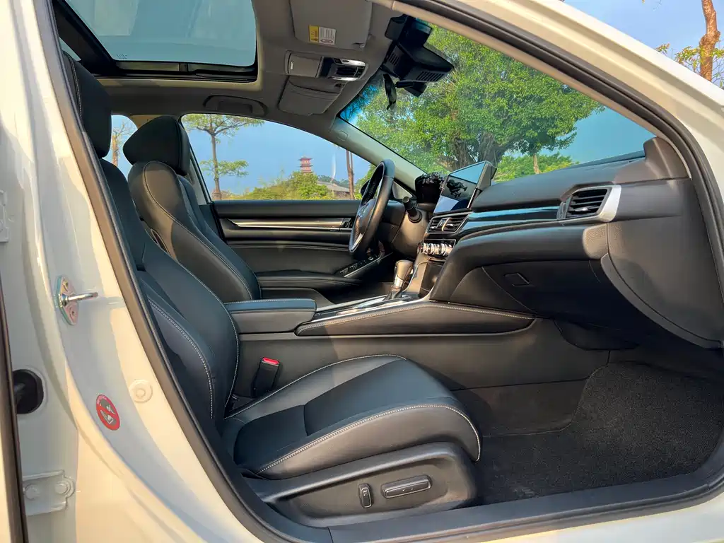 Honda Accord 2022 — фото 17