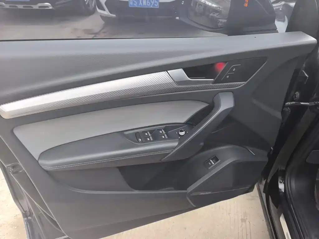 Audi Q5L 2018 — фото 15