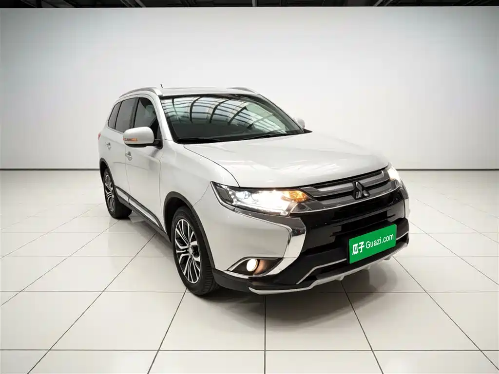 Mitsubishi Outlander 2017 — фото 22