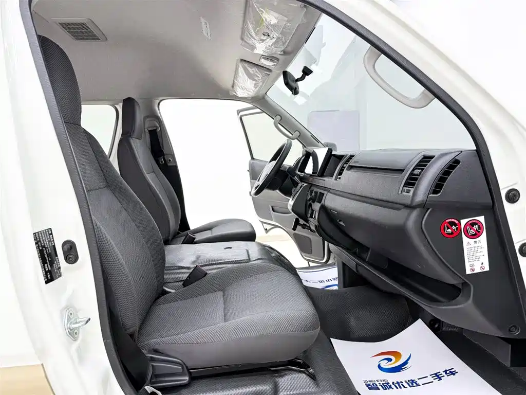 Toyota Hiace 2018 — фото 5