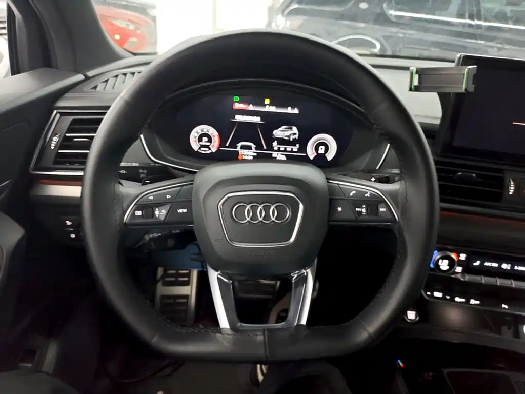 Audi Q5L 2024 — фото 11