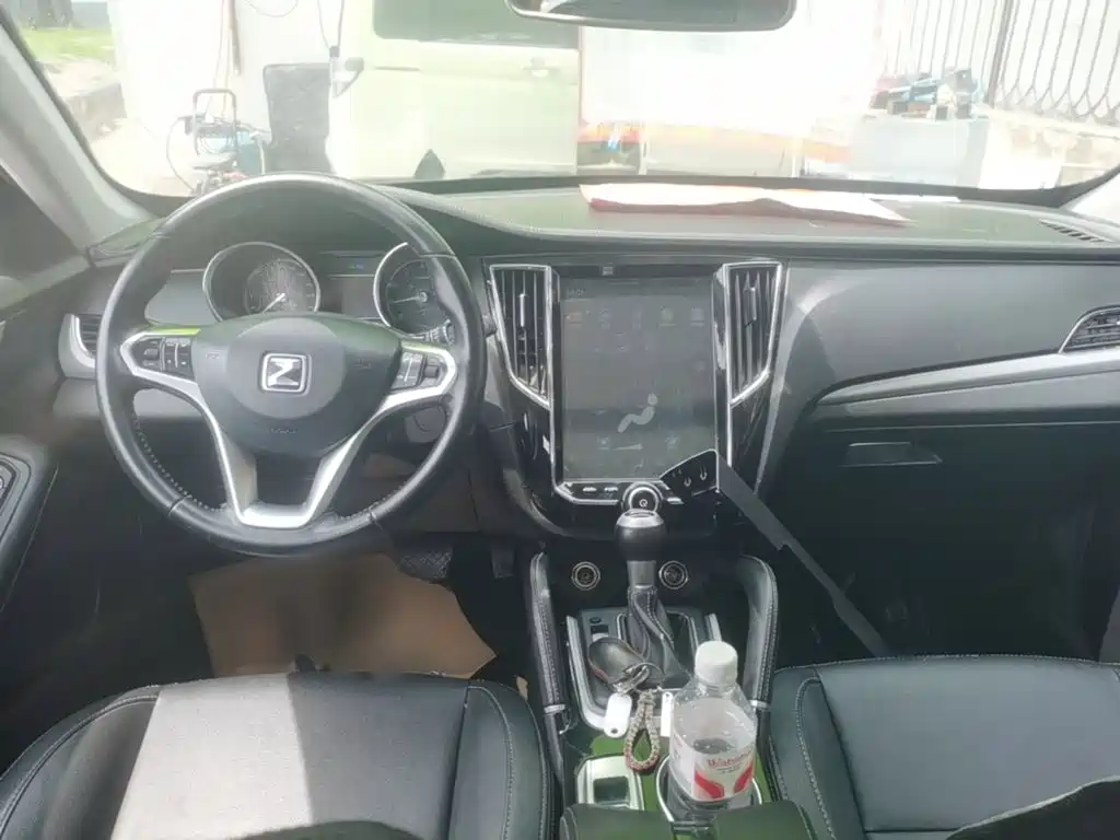 Zotye SR7 2017 — фото 10