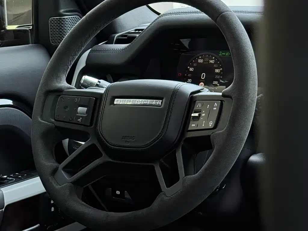 Land Rover Defender 2022 — фото 26