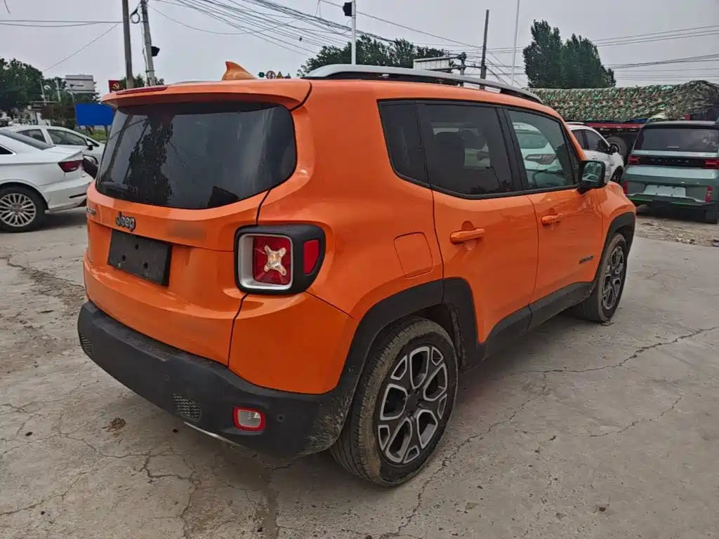 Jeep Renegade 2016 — фото 7