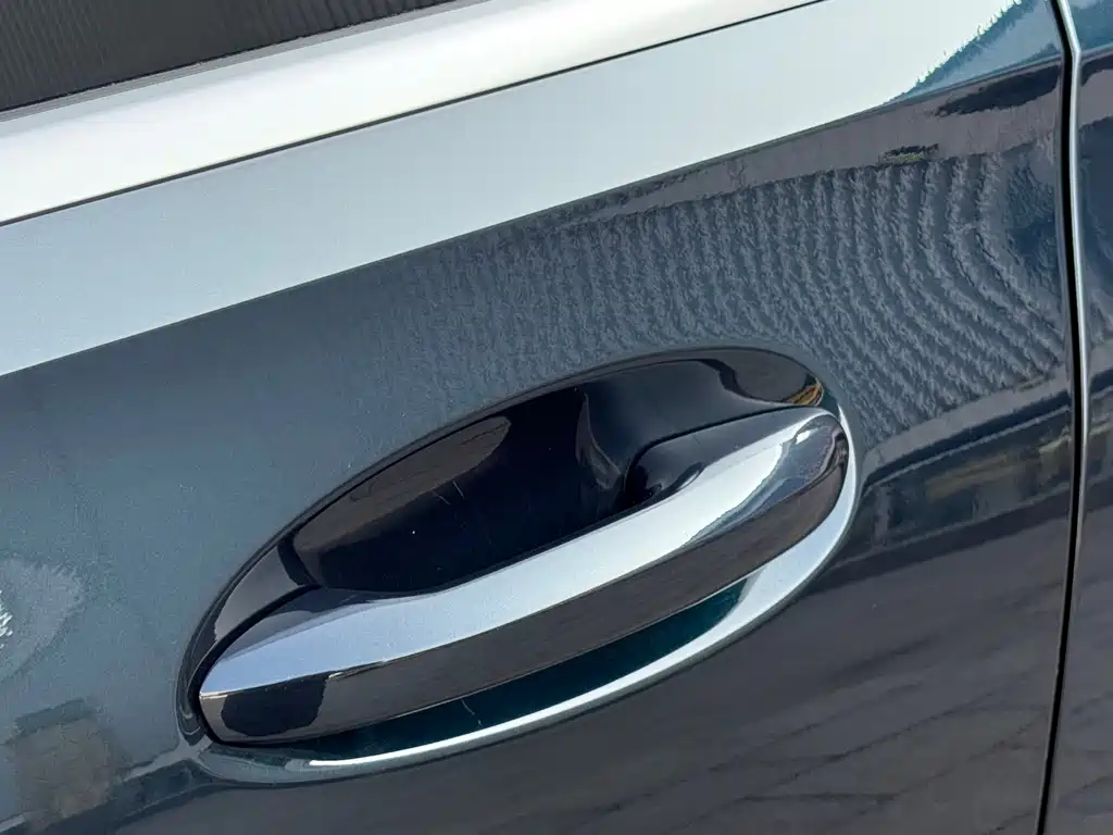 Mercedes-Benz C-Class 2023 — фото 12