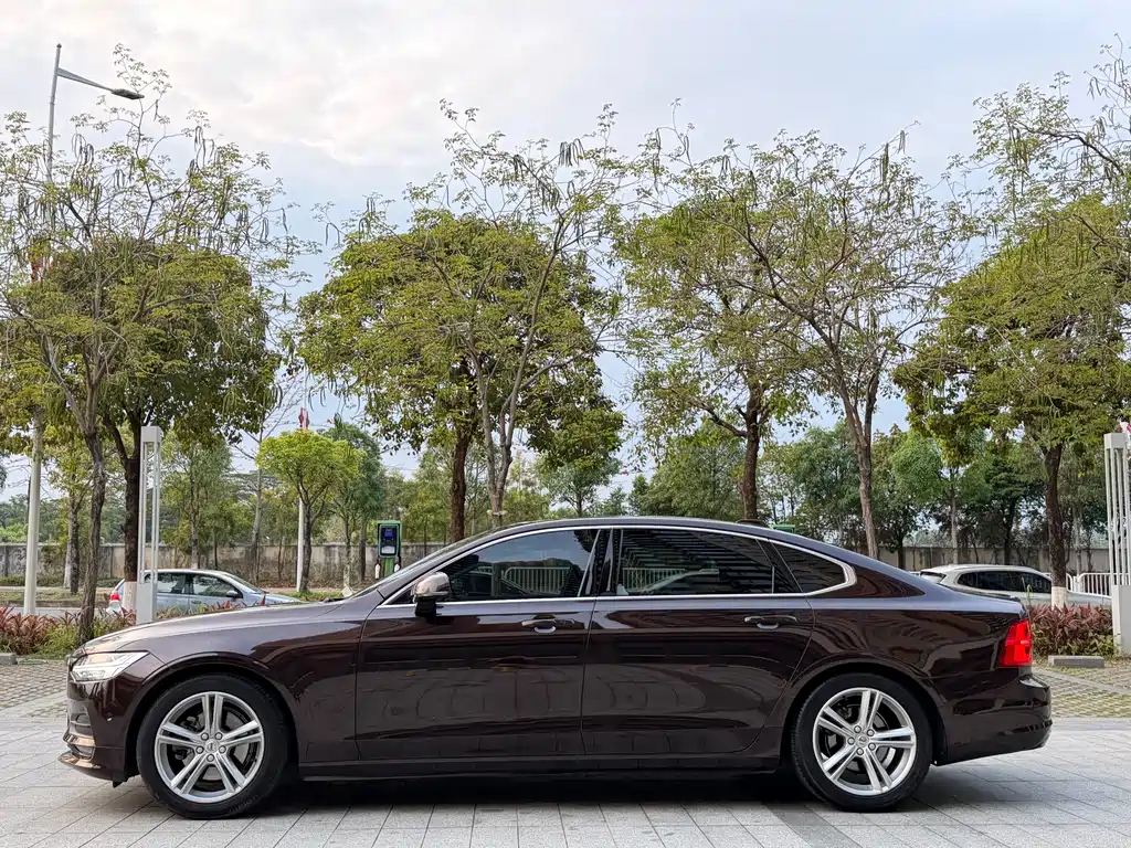 Volvo S90 2017 — фото 13