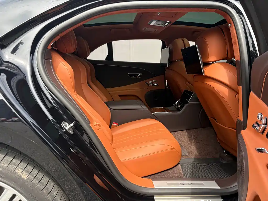 Bentley Flying Spur Plug-In Hybrid 2023 — фото 24