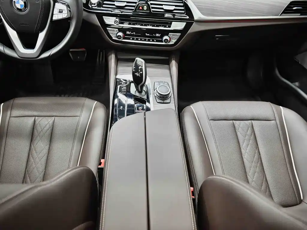 BMW 5 Series 2022 — фото 11