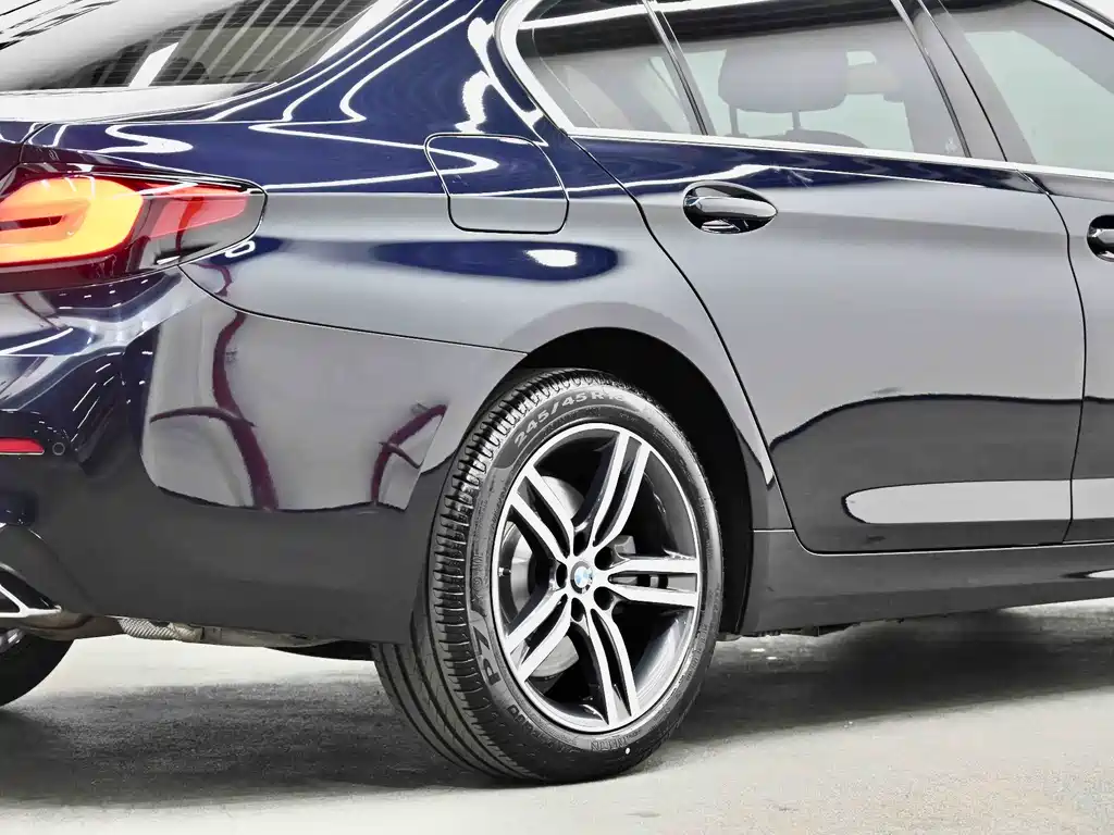 BMW 5 Series 2022 — фото 33