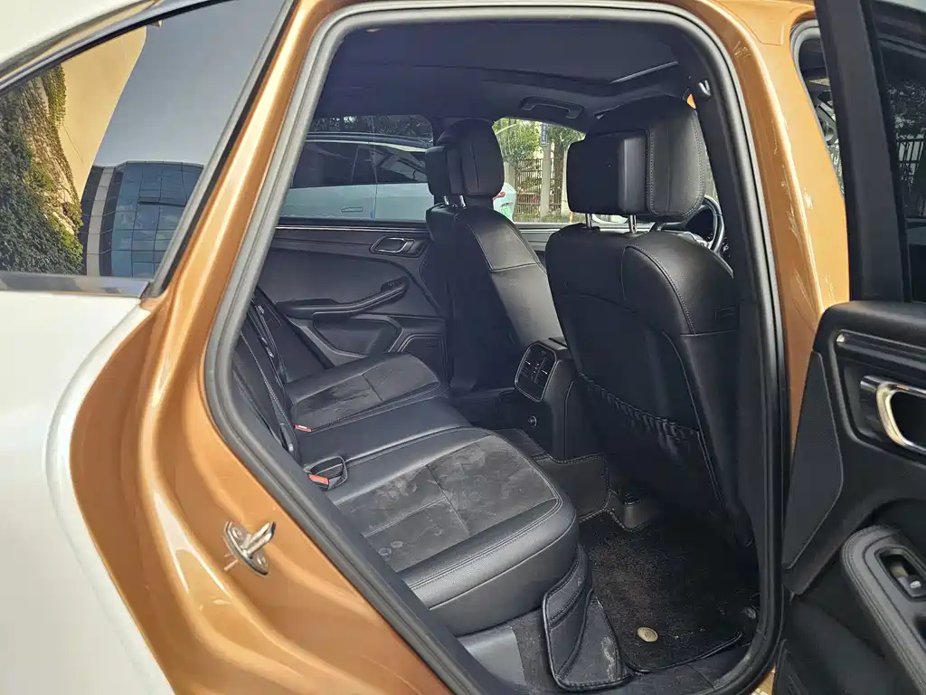 Porsche Macan 2015 — фото 14