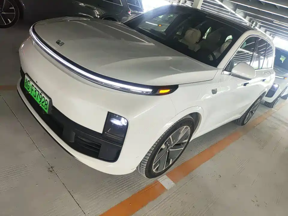 Li Auto Li L8 2025