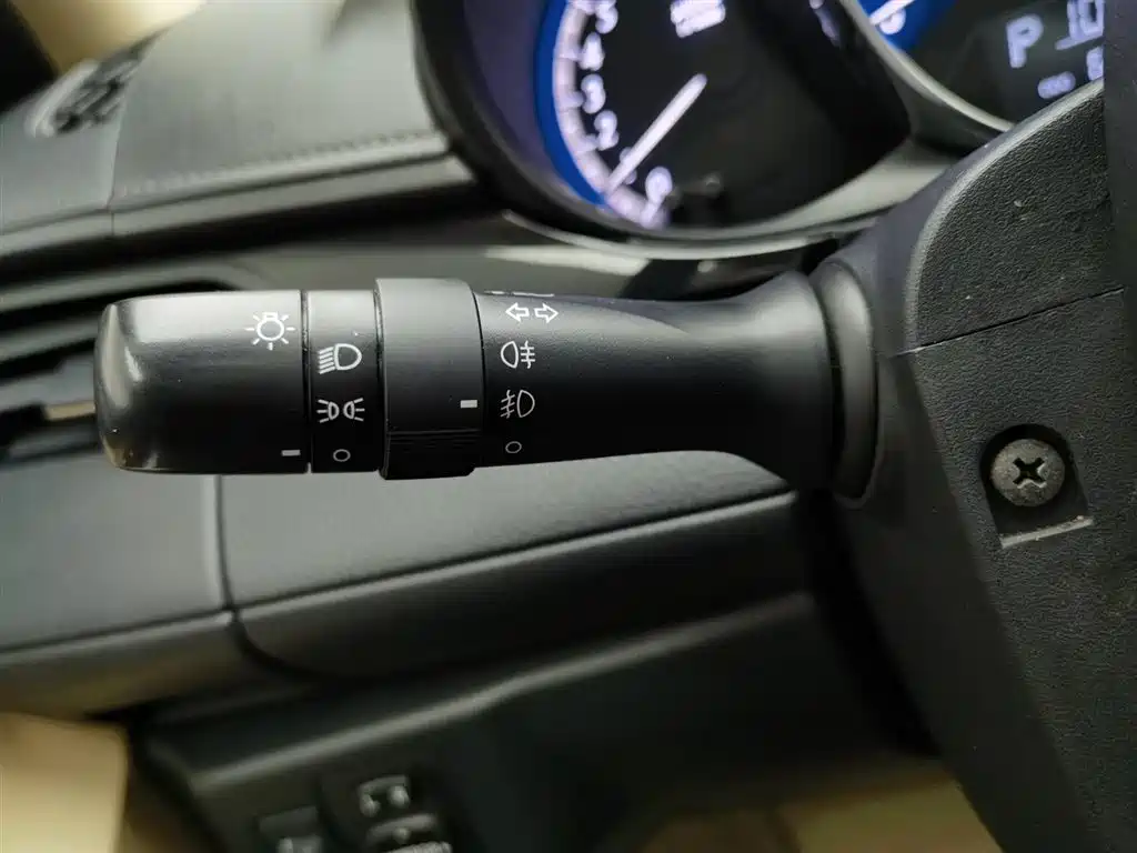 Toyota Yaris L 2017 — фото 21