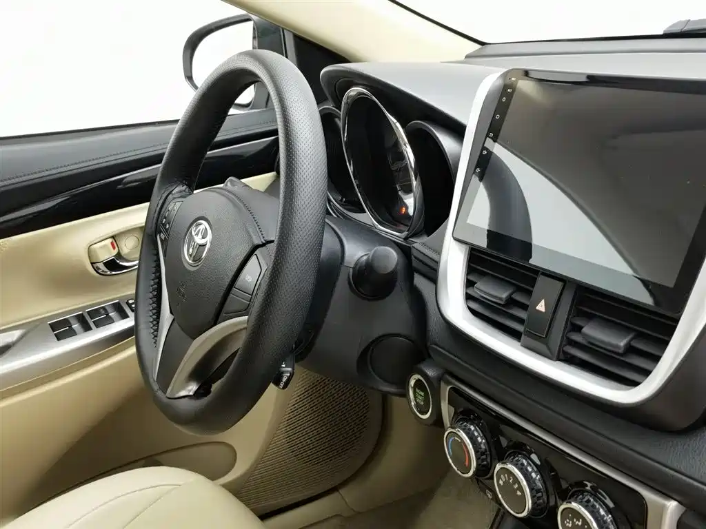 Toyota Yaris L 2017 — фото 22