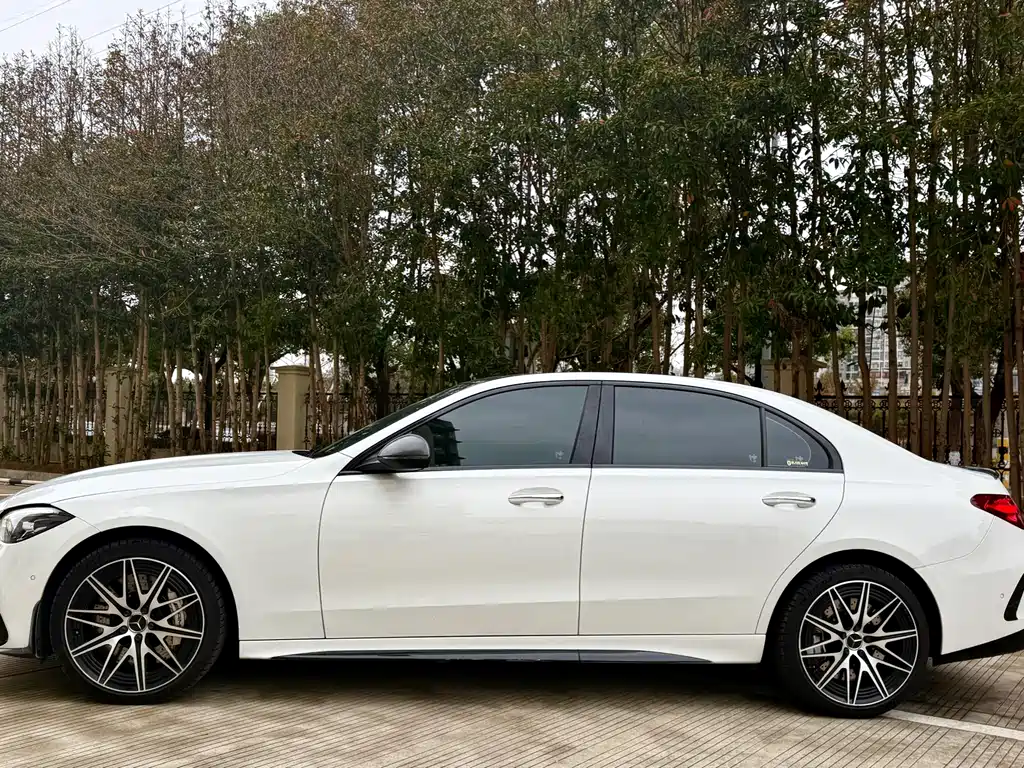 Mercedes-Benz C-Class 2025 — фото 16
