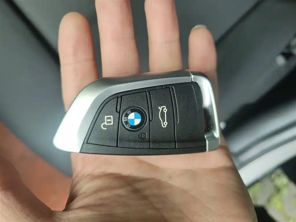 BMW 3 Series 2018 — фото 17