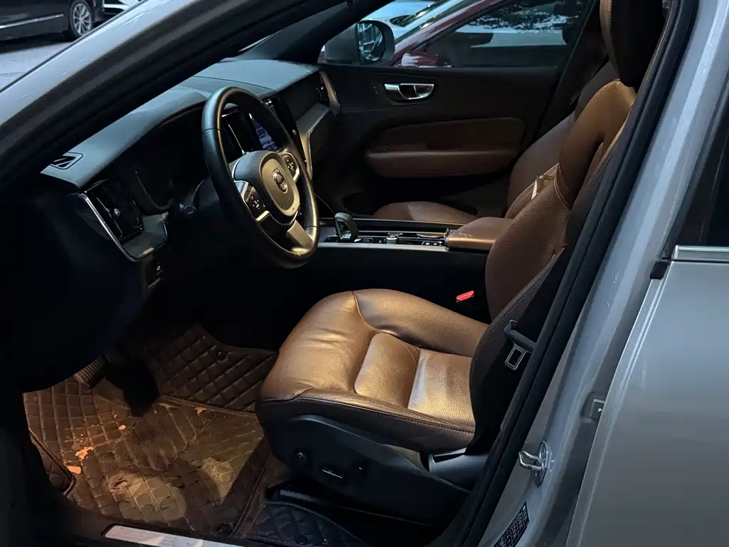 Volvo XC60 2022
