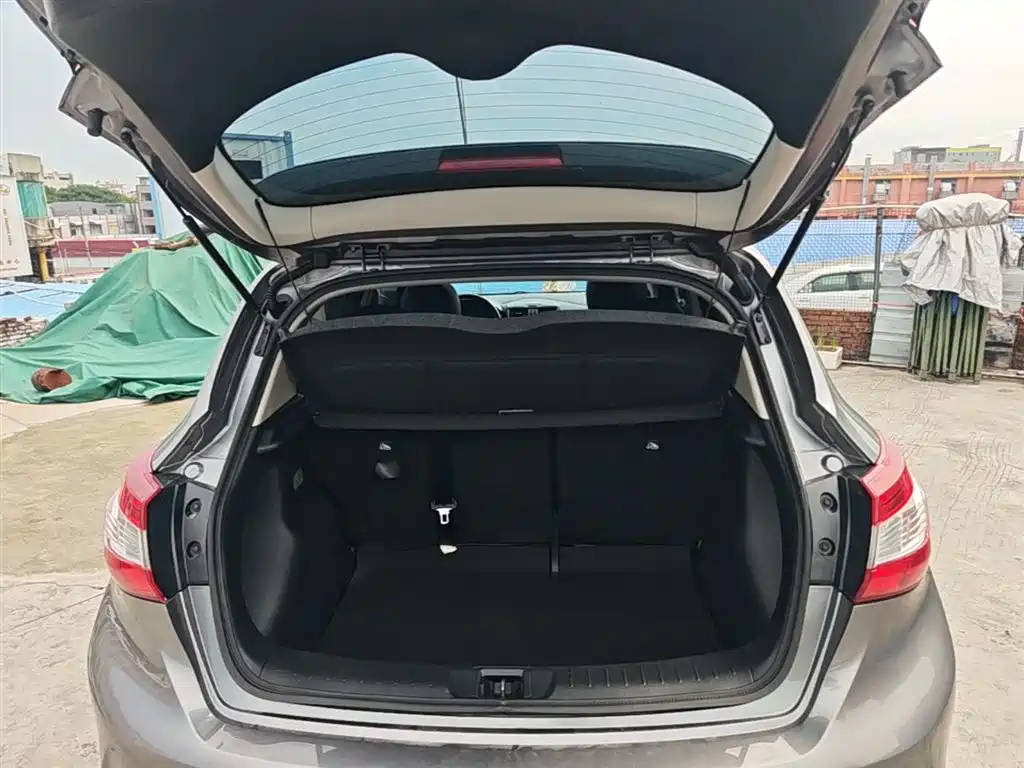 Nissan Tiida 2018 — фото 19
