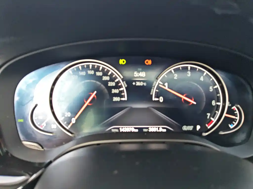 BMW 5 Series 2018 — фото 19