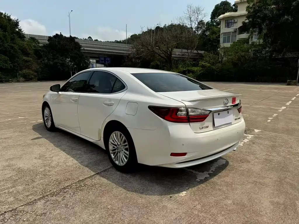 Lexus ES 2017 — фото 5
