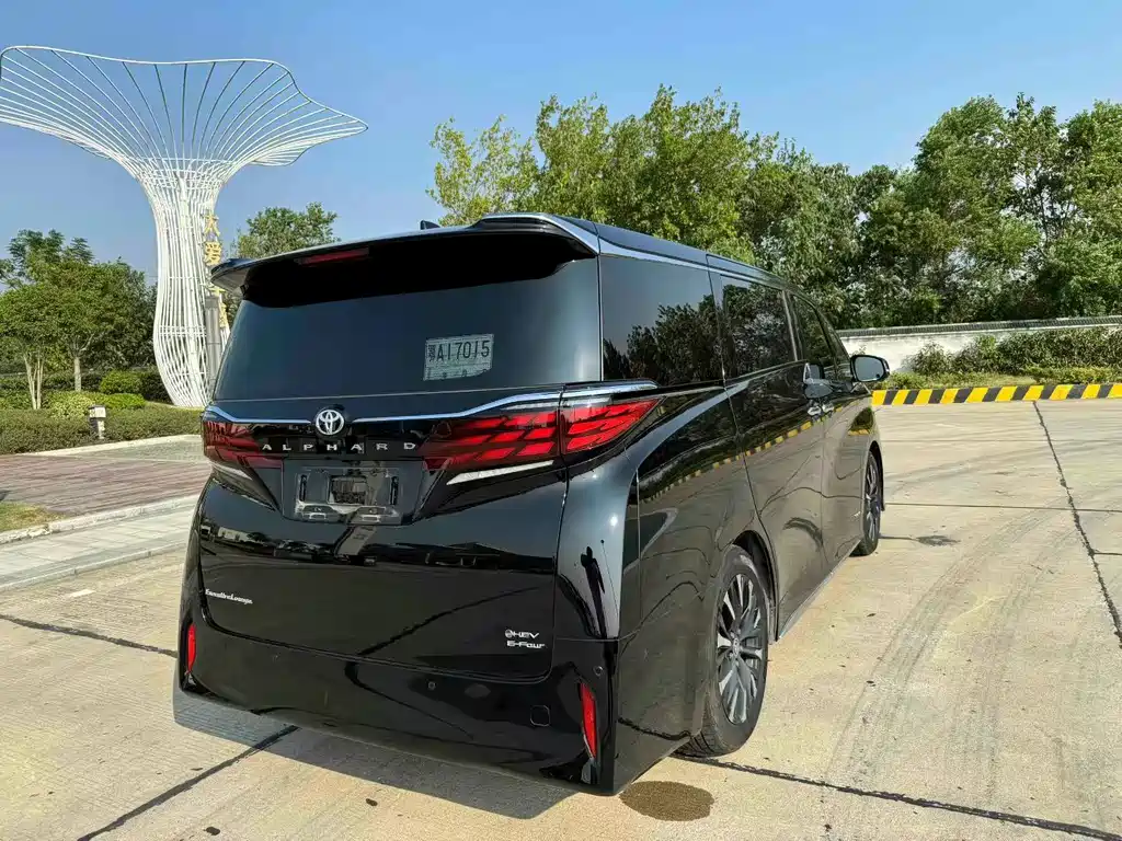 Toyota Alphard 2024 — фото 6