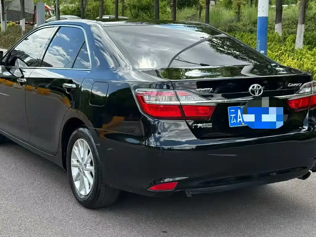 Toyota Camry 2016 — фото 10
