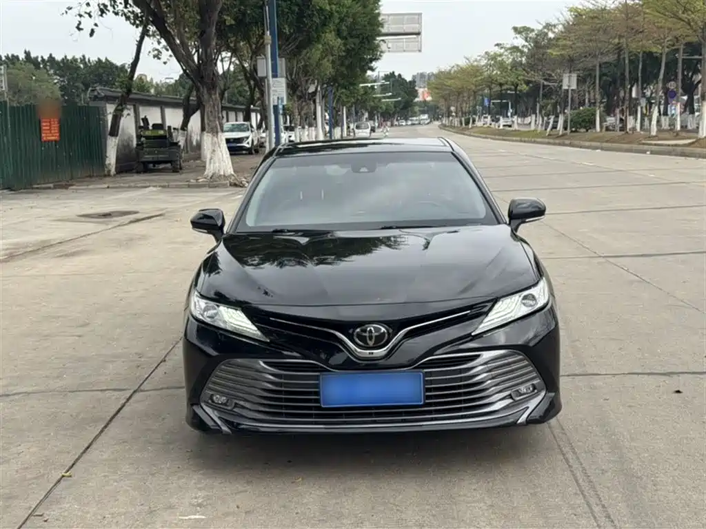 Toyota Camry 2019 — фото 25