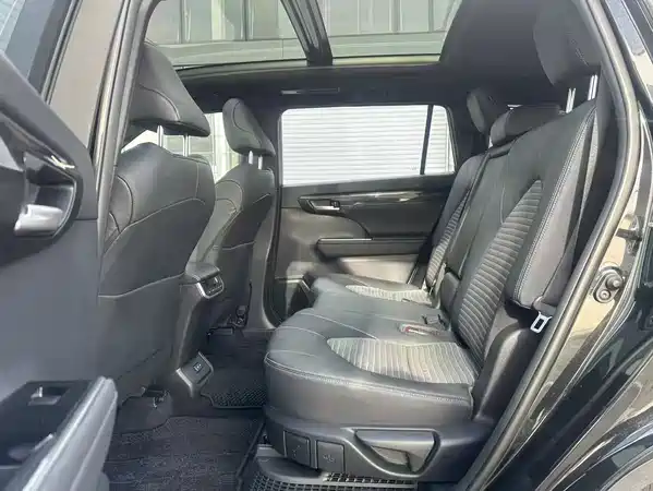 Toyota Crown Kluger 2023