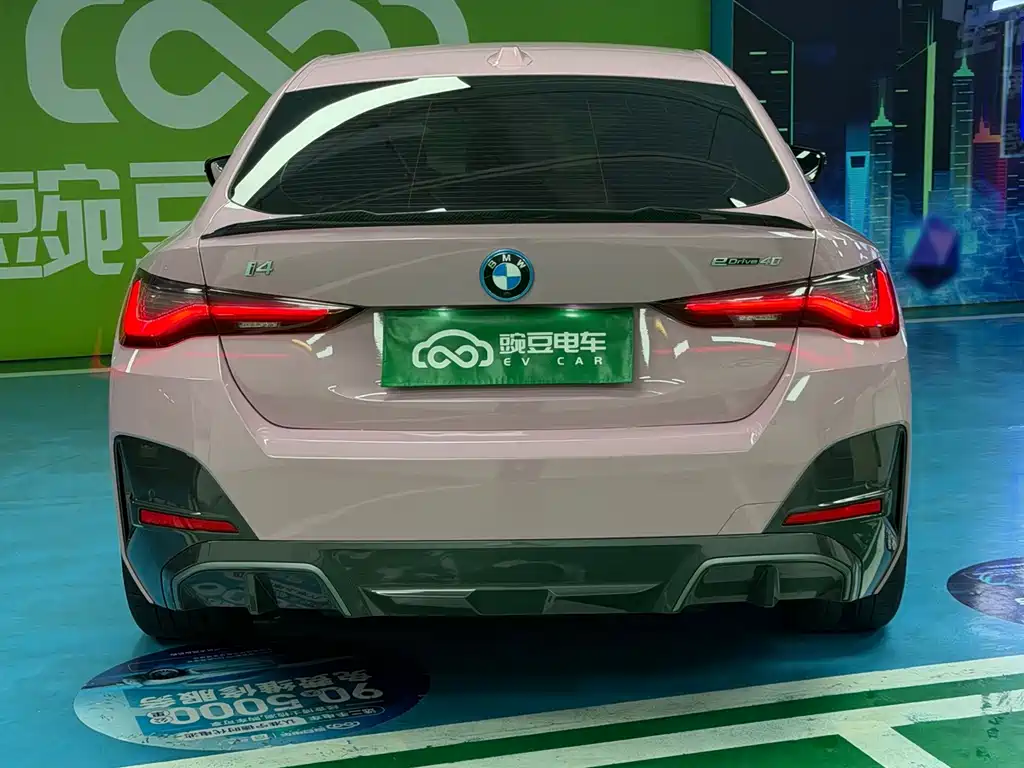 BMW i4 2022 — фото 19