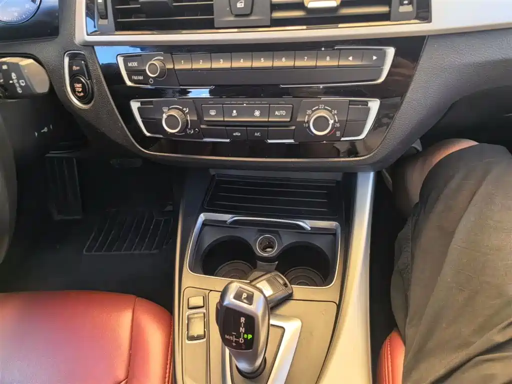 BMW 1 Series 2018 — фото 13