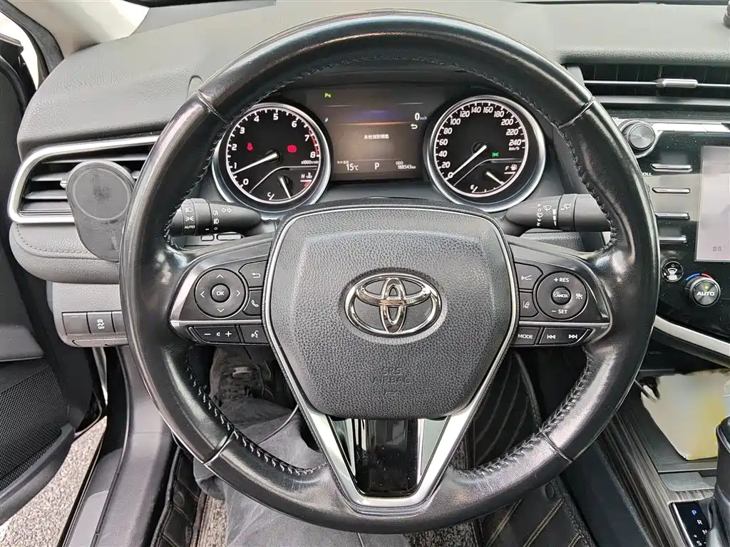 Toyota Camry 2019 — фото 3