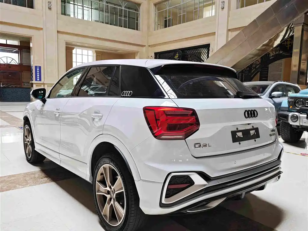 Audi Q2L 2022 — фото 16