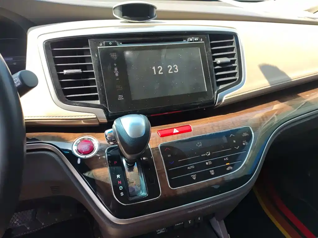 Honda Odyssey 2018 — фото 13