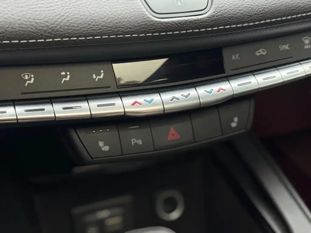 Cadillac XT4 2019 — фото 15