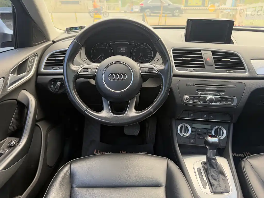 Audi Q3 2015 — фото 14